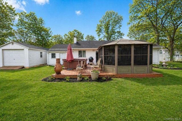 11 Seaford Road, Mastic Beach, NY 11951