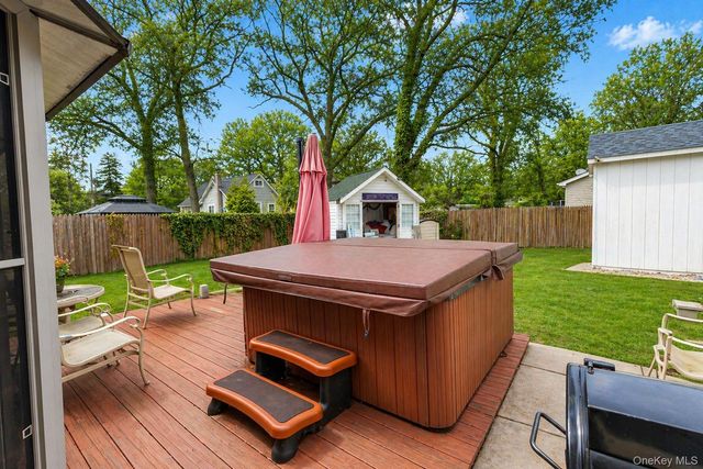 11 Seaford Road, Mastic Beach, NY 11951