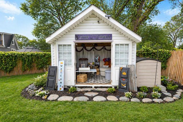 11 Seaford Road, Mastic Beach, NY 11951