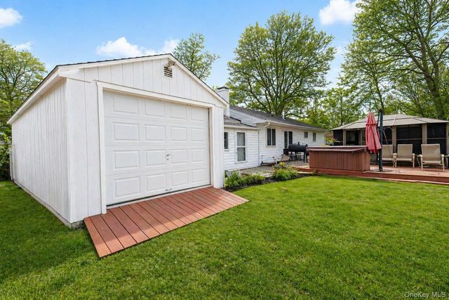 11 Seaford Road, Mastic Beach, NY 11951