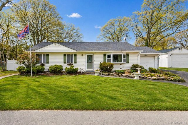 11 Seaford Road, Mastic Beach, NY 11951