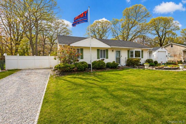 11 Seaford Road, Mastic Beach, NY 11951