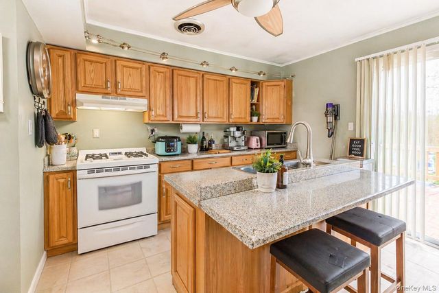 11 Seaford Road, Mastic Beach, NY 11951