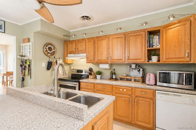 11 Seaford Road, Mastic Beach, NY 11951