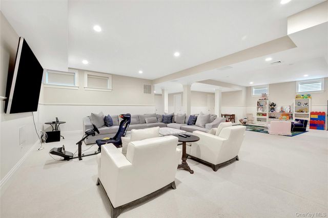 8-10 Championship Drive, Mamaroneck, NY 10543