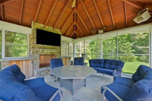 8-10 Championship Drive, Mamaroneck, NY 10543