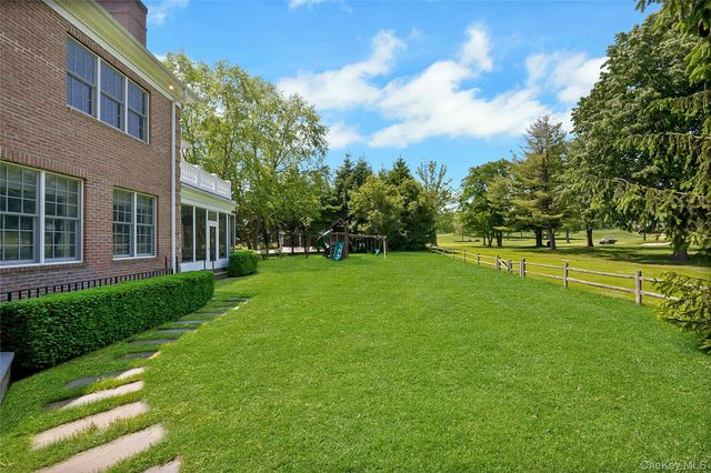 8-10 Championship Drive, Mamaroneck, NY 10543
