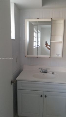 11840 NE 19th Dr 27, North Miami, FL 33181