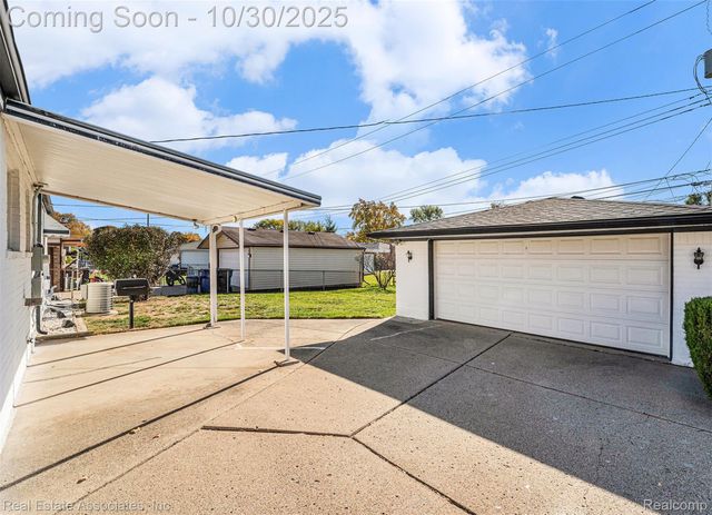 34309 Rosslyn Street, Westland, MI 48185