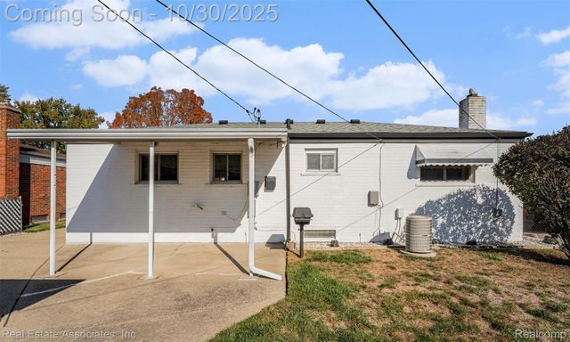 34309 Rosslyn Street, Westland, MI 48185