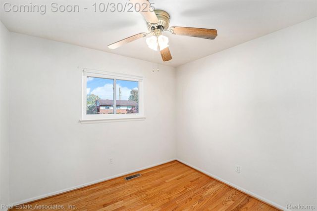 34309 Rosslyn Street, Westland, MI 48185