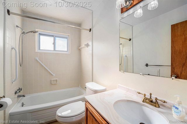 34309 Rosslyn Street, Westland, MI 48185