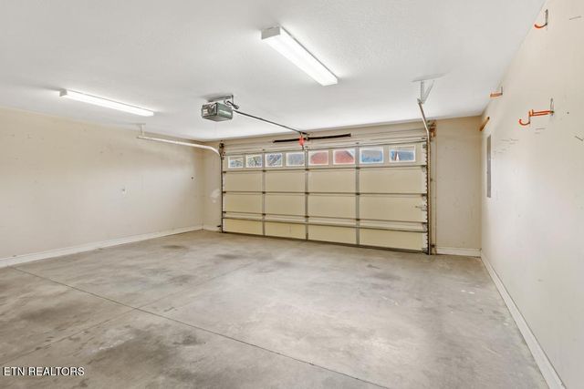 5082 Dovewood Way, Knoxville, TN 37918