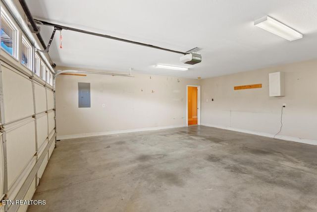 5082 Dovewood Way, Knoxville, TN 37918