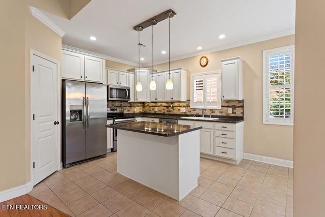 5082 Dovewood Way, Knoxville, TN 37918