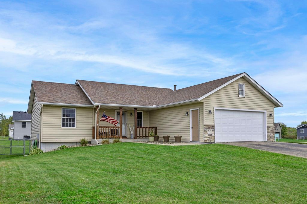 1824 White Pine Way, New Richmond, WI 54017