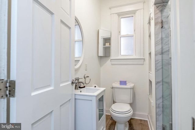 1221 E ST SE, Washington, DC 20003