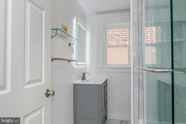 1221 E ST SE, Washington, DC 20003