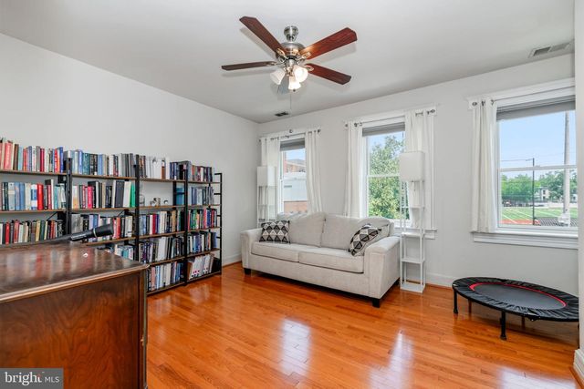 1221 E ST SE, Washington, DC 20003