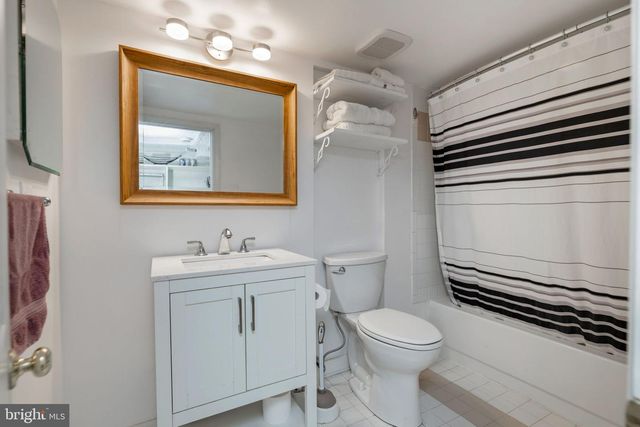 1221 E ST SE, Washington, DC 20003