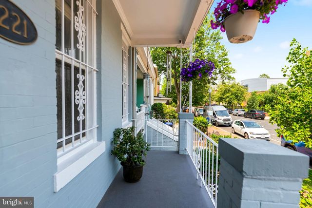 1221 E ST SE, Washington, DC 20003