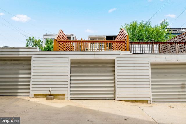 1221 E ST SE, Washington, DC 20003