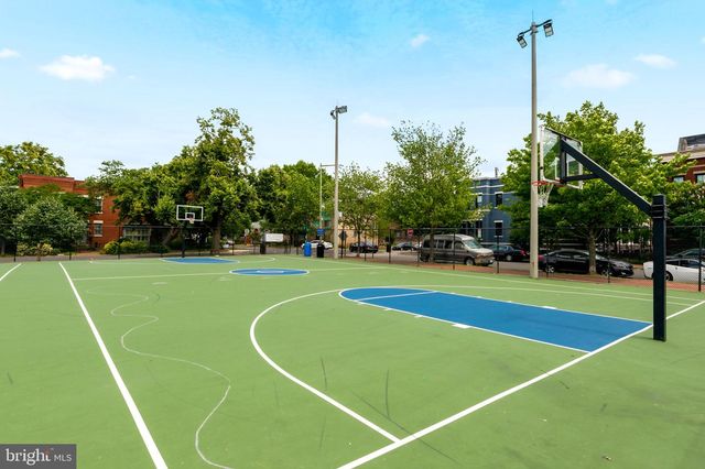 1221 E ST SE, Washington, DC 20003