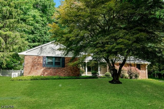 29 Dogwood Dr, Chester Twp., NJ 07930