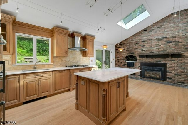 29 Dogwood Dr, Chester Twp., NJ 07930