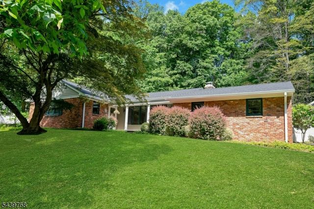 29 Dogwood Dr, Chester Twp., NJ 07930