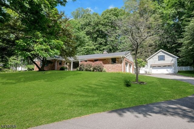 29 Dogwood Dr, Chester Twp., NJ 07930