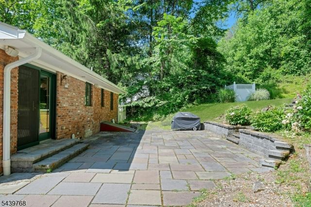 29 Dogwood Dr, Chester Twp., NJ 07930