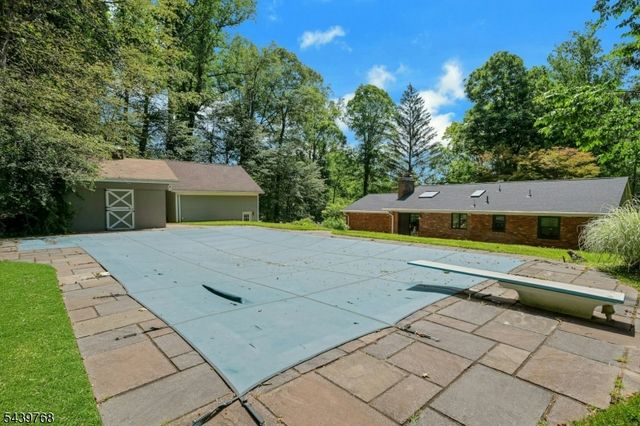 29 Dogwood Dr, Chester Twp., NJ 07930