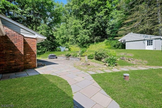 29 Dogwood Dr, Chester Twp., NJ 07930