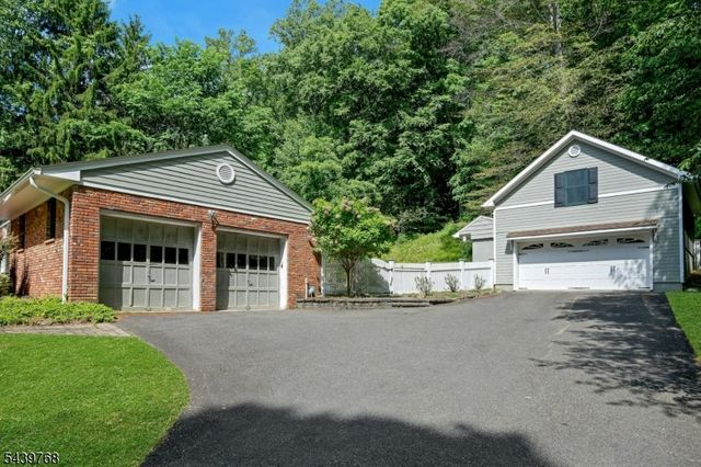 29 Dogwood Dr, Chester Twp., NJ 07930