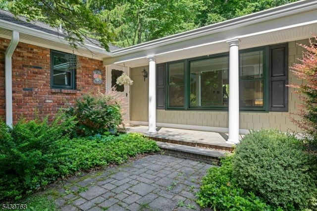 29 Dogwood Dr, Chester Twp., NJ 07930