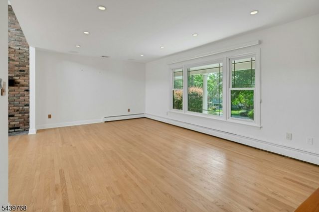 29 Dogwood Dr, Chester Twp., NJ 07930