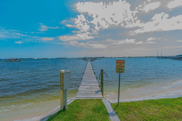 1695 W Highway 98, 102, Mary Esther, FL 32569