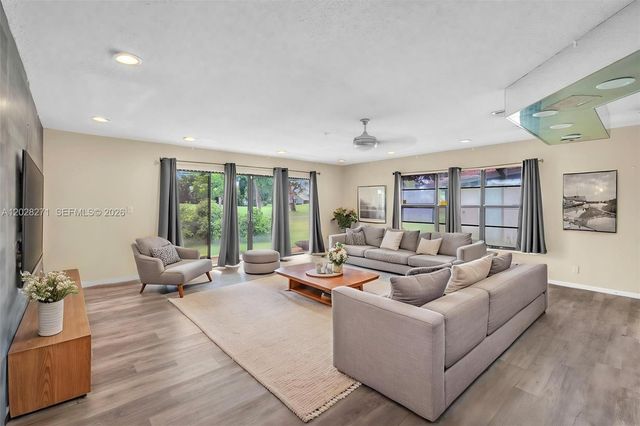 8176 Pine Circle 6, Tamarac, FL 33321