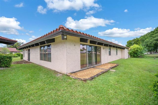 8176 Pine Circle 6, Tamarac, FL 33321