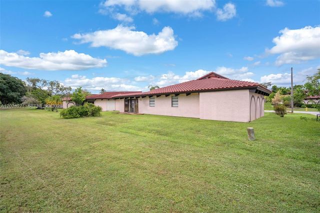 8176 Pine Circle 6, Tamarac, FL 33321