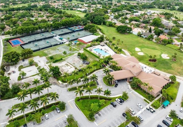 8176 Pine Circle 6, Tamarac, FL 33321