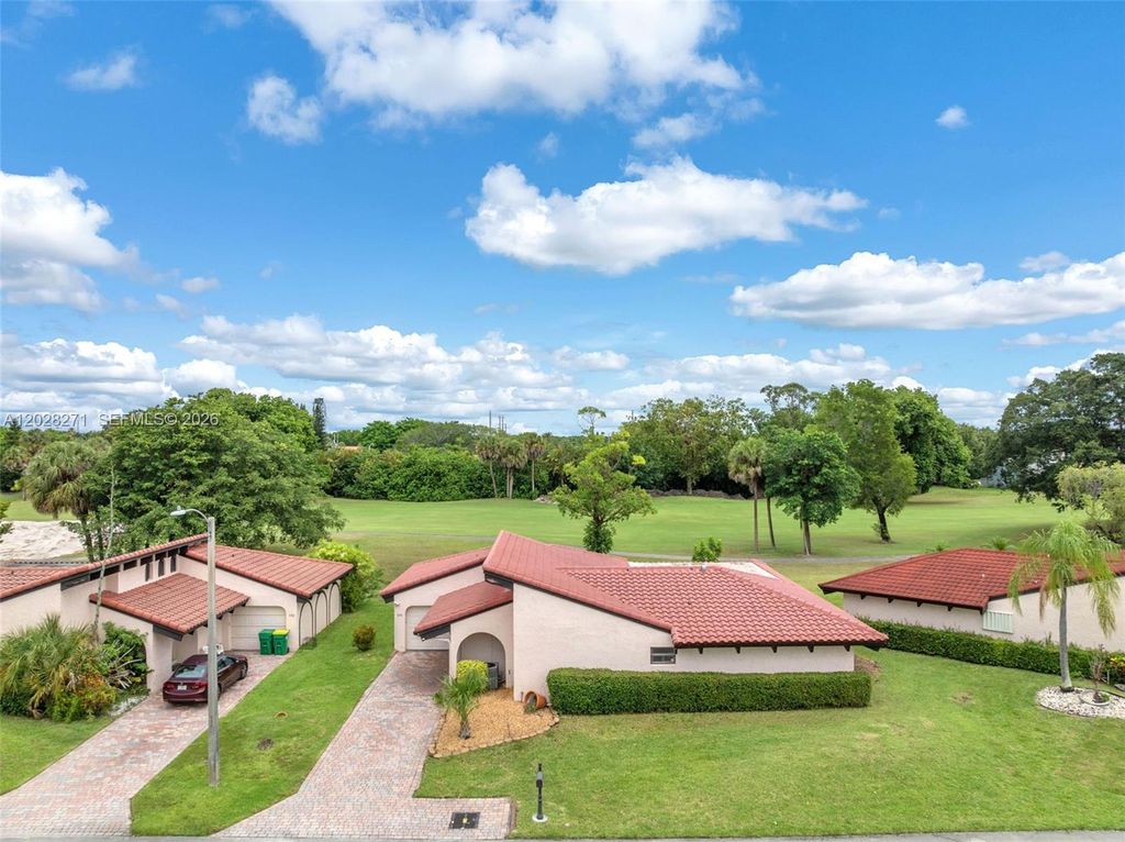 8176 Pine Circle 6, Tamarac, FL 33321
