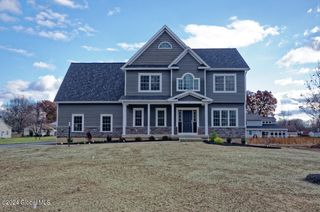 4 Royal Court, Colonie, NY 12047