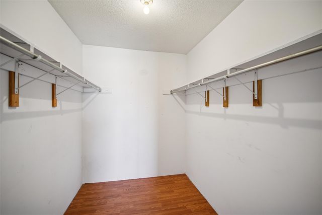 9523 University Avenue 9, Clive, IA 50325