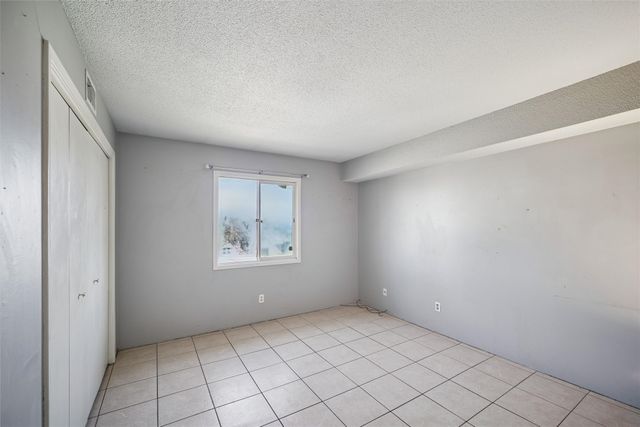 9523 University Avenue 9, Clive, IA 50325