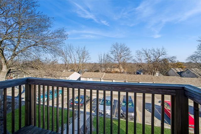 9523 University Avenue 9, Clive, IA 50325