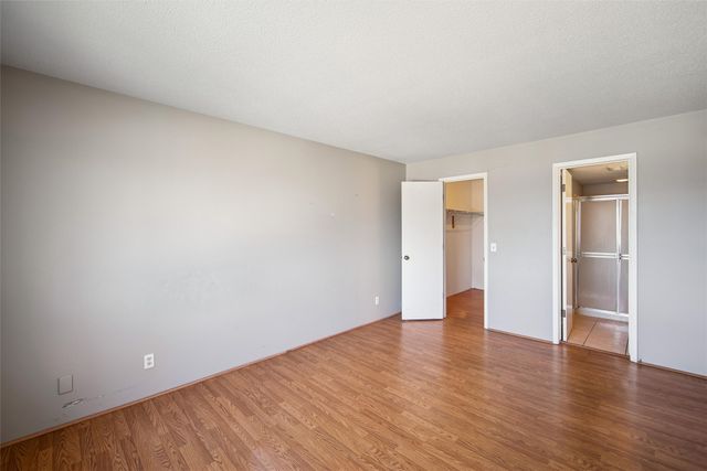 9523 University Avenue 9, Clive, IA 50325