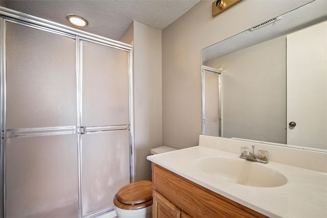 9523 University Avenue 9, Clive, IA 50325