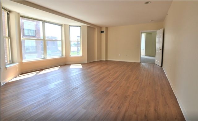 75 Peterborough 220, Boston, MA 02215